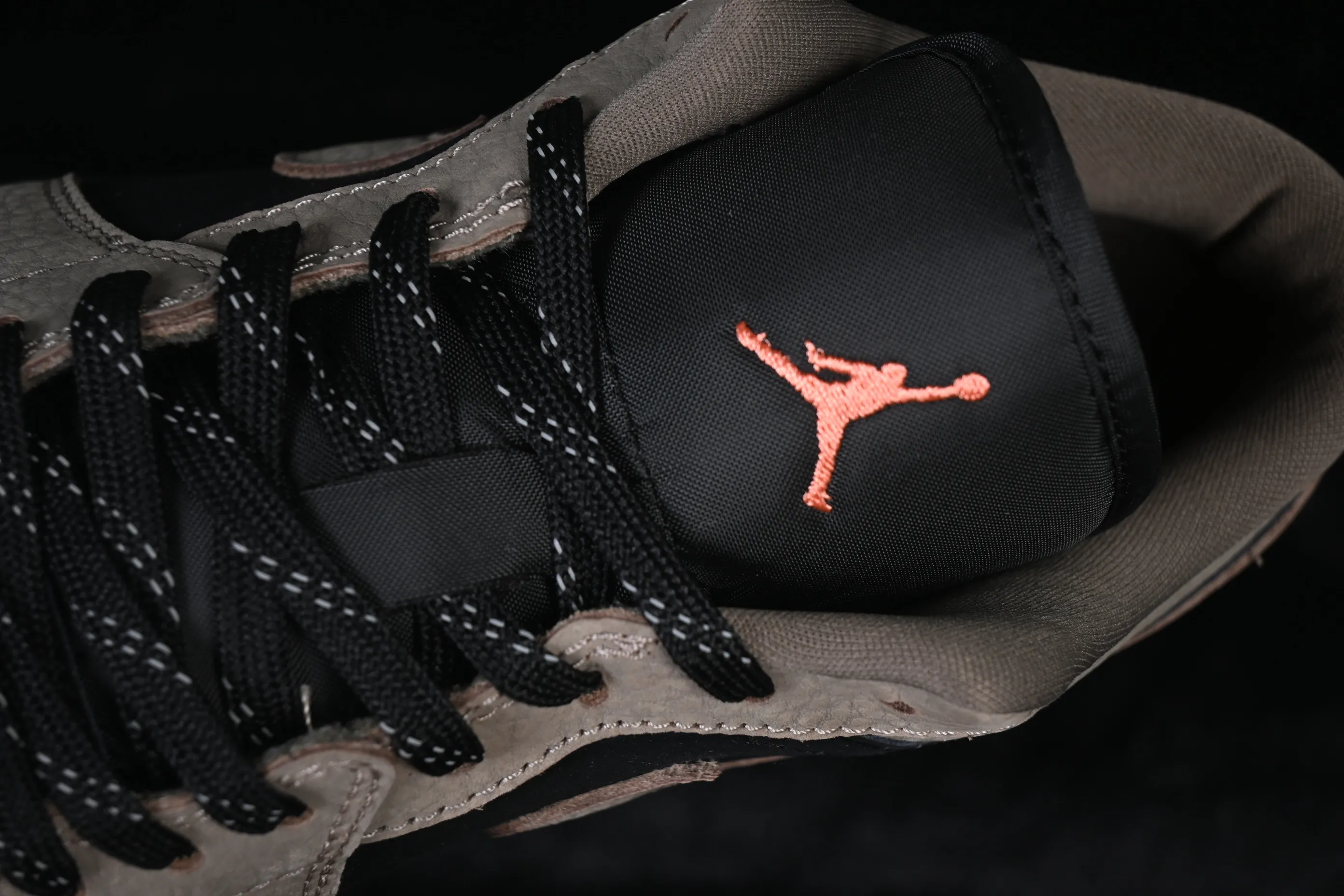 All Categories Air Jordan Jordan Series Basketball Shoes Air Jordan 1 Low G Version Pure Original Air Jordan 1 Low AJ1 Joe 1 Milk Tea Mocha Low State Cultural Casual Shoes IB7109-005